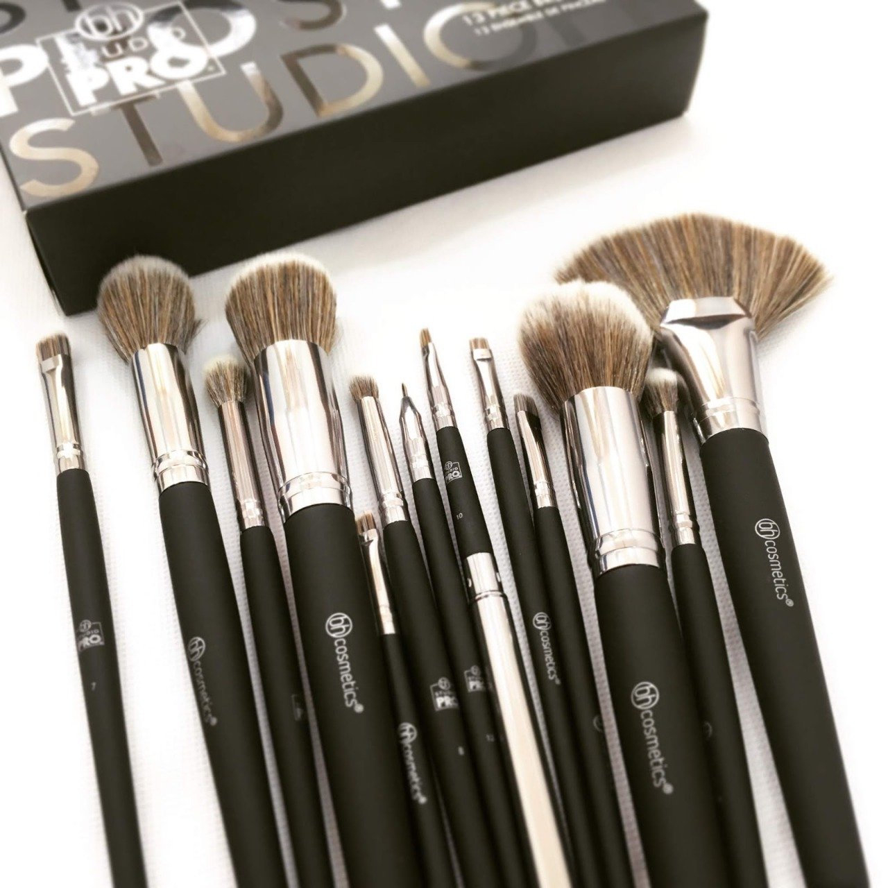 13 Pcs B.H Cosmetics Studio Pro Brush Set Beautiful essential makeup brushes - Image 2